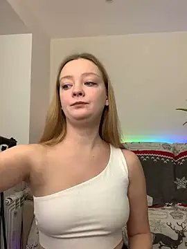 Snapshot of Radiants_two chatting on December 7, 6:43 am Radiants two online show from December 7, 6:43 am