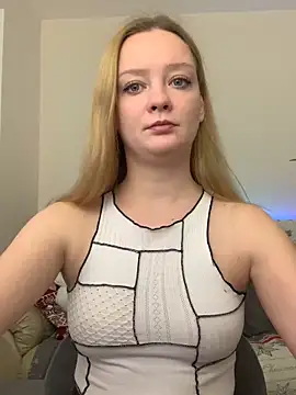 Snapshot of Radiants_two chatting on December 13, 8:15 pm Radiants two online show from December 13, 8:15 pm