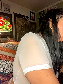 Snapshot of sexyasscougar chatting on September 18, 7:32 am sexyasscougar online show from September 18, 7:32 am