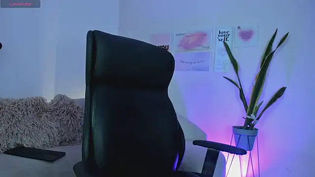 ChloeHarper  online show from February 14, 12:36 pm