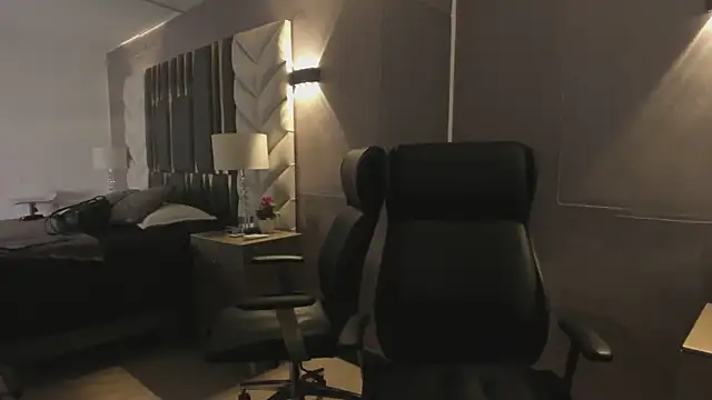 ChloeHarper  online show from February 5, 11:37 am