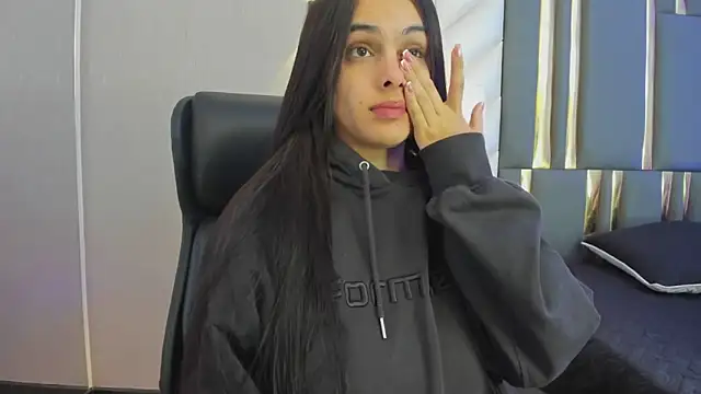 ChloeHarper  online show from May 29, 11:52 am