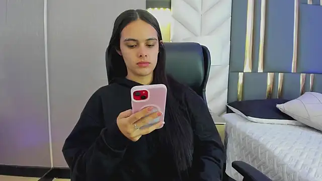ChloeHarper  online show from June 5, 1:28 pm