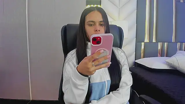 Snapshot of ChloeHarper_ chatting on June 21, 11:46 am ChloeHarper online show from June 21, 11:46 am