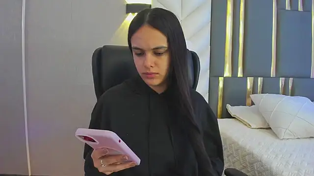 Snapshot of ChloeHarper_ chatting on July 8, 11:48 am ChloeHarper online show from July 8, 11:48 am
