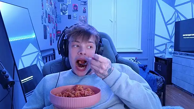 DENIS HERE online show from March 3, 5:29 pm