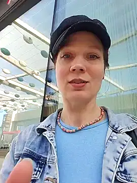 Exhibitionsplit online show from February 11, 2:57 pm