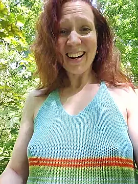 Snapshot of Exhibitionsplit chatting on May 16, 10:36 am Exhibitionsplit online show from May 16, 10:36 am