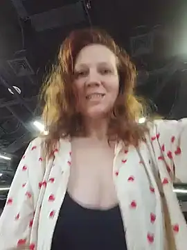 Snapshot of Exhibitionsplit chatting on May 31, 12:23 pm Exhibitionsplit online show from May 31, 12:23 pm