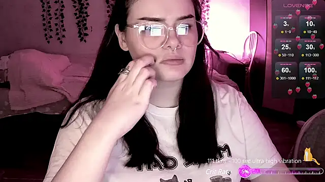 strawberry elfcat online show from December 3, 6:37 am