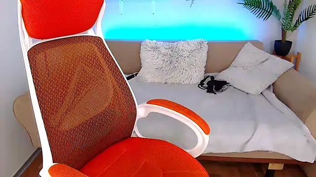 Snapshot of RedHeadBridget chatting on February 6, 9:11 am RedHeadBridget online show from February 6, 9:11 am