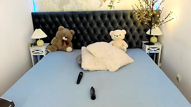 Snapshot of RedHeadBridget chatting on October 6, 5:05 am RedHeadBridget online show from October 6, 5:05 am