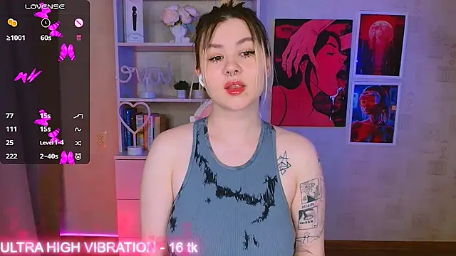 Snapshot of cutie_mili chatting on February 5, 1:22 pm cutie mili online show from February 5, 1:22 pm