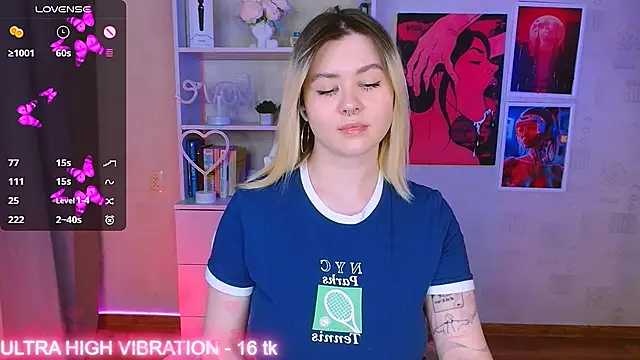 Snapshot of cutie_mili chatting on February 12, 2:56 am cutie mili online show from February 12, 2:56 am