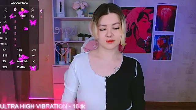 Snapshot of cutie_mili chatting on February 16, 2:42 am cutie mili online show from February 16, 2:42 am