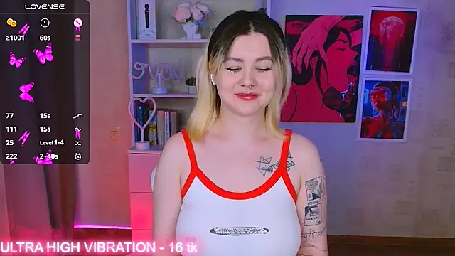 Snapshot of cutie_mili chatting on February 18, 6:37 am cutie mili online show from February 18, 6:37 am