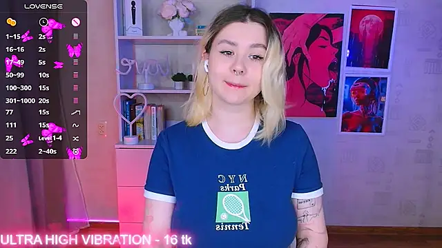 Snapshot of cutie_mili chatting on February 21, 3:34 am cutie mili online show from February 21, 3:34 am