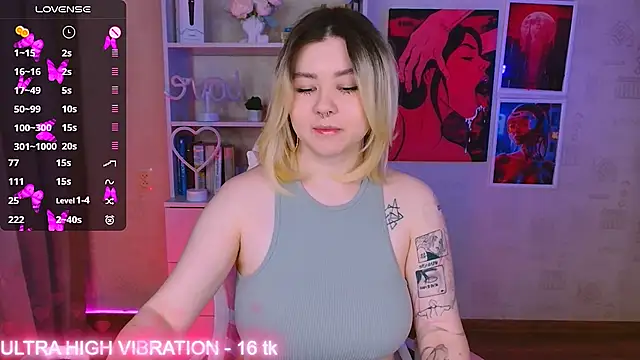 Snapshot of cutie_mili chatting on February 23, 3:35 am cutie mili online show from February 23, 3:35 am