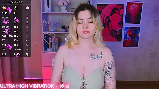 Snapshot of cutie_mili chatting on February 25, 7:09 am cutie mili online show from February 25, 7:09 am