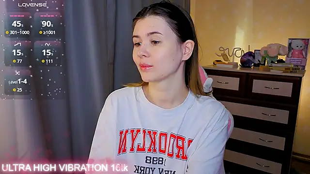 Snapshot of cutie_mili chatting on November 5, 7:41 am cutie mili online show from November 5, 7:41 am