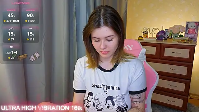 Snapshot of cutie_mili chatting on November 18, 8:08 am cutie mili online show from November 18, 8:08 am