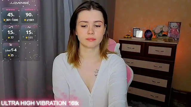 Snapshot of cutie_mili chatting on December 3, 6:10 am cutie mili online show from December 3, 6:10 am