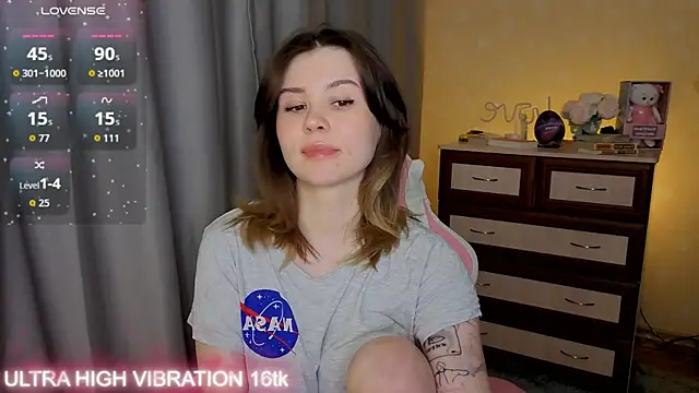 Snapshot of cutie_mili chatting on December 18, 9:59 am cutie mili online show from December 18, 9:59 am