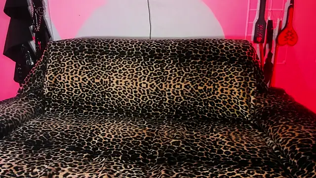 irregular fetish  online show from May 2, 11:10 pm