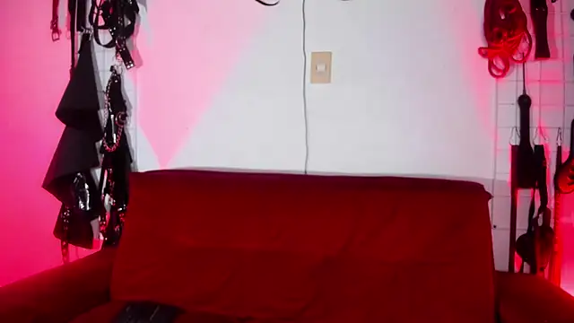 irregular fetish  online show from May 6, 10:04 pm