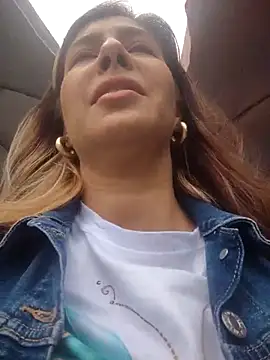 Snapshot of scarlett_moore chatting on May 25, 3:51 pm scarlett moore online show from May 25, 3:51 pm