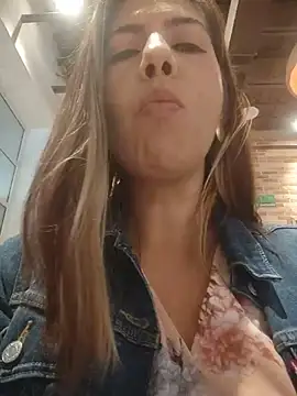 Snapshot of scarlett_moore chatting on June 14, 3:47 pm scarlett moore online show from June 14, 3:47 pm