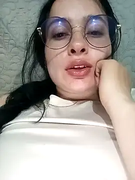 EmilySwaan online show from December 18, 2:32 am