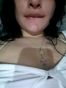 EmilySwaan online show from December 22, 2:06 am