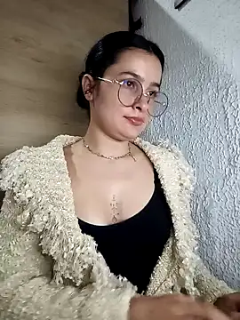 EmilySwaan online show from January 21, 3:37 am