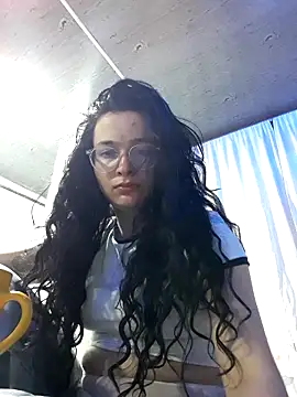EmilySwaan online show from March 10, 3:23 am
