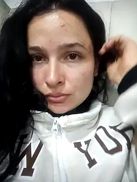 EmilySwaan online show from March 22, 3:20 am