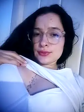 EmilySwaan online show from March 23, 3:54 am