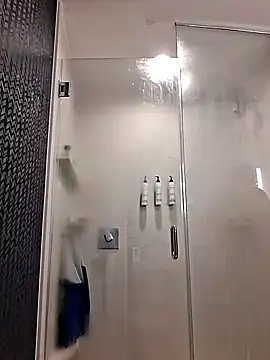 Snapshot of chainjulious chatting on December 16, 6:13 pm chainjulious online show from December 16, 6:13 pm