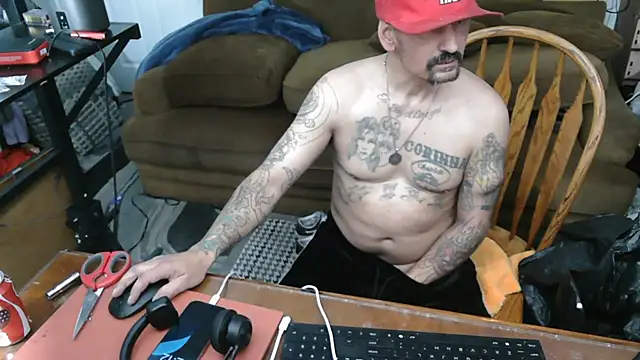 Snapshot of jess2fuck chatting on June 27, 9:14 am jess2fuck online show from June 27, 9:14 am