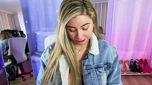 Snapshot of Tawny_cox chatting on November 30, 12:20 pm Tawny cox online show from November 30, 12:20 pm