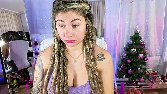 Snapshot of Tawny_cox chatting on December 18, 10:10 am Tawny cox online show from December 18, 10:10 am