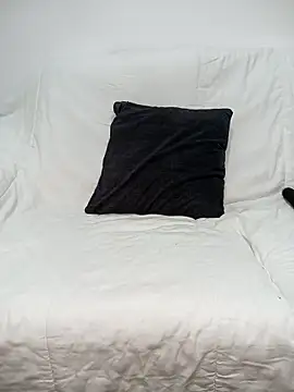 docelima online show from March 9, 9:35 am