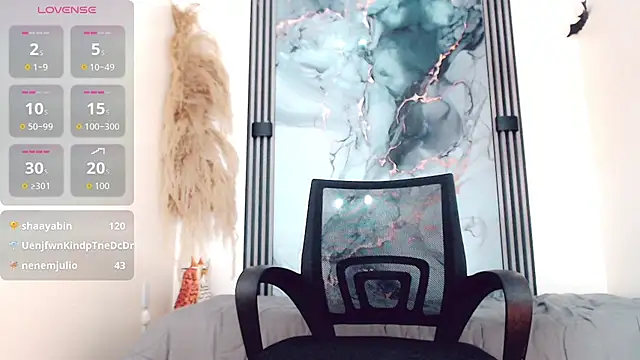 hilary rodriguez online show from November 18, 7:07 pm