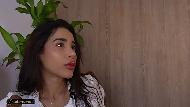 Snapshot of katie_cruz chatting on September 10, 11:10 am katie cruz online show from September 10, 11:10 am