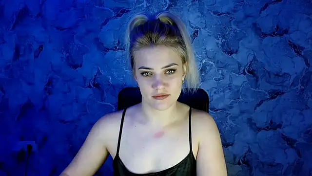 Snapshot of nika_gold1 chatting on December 8, 7:00 pm nika gold1 online show from December 8, 7:00 pm