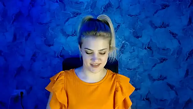 Snapshot of nika_gold1 chatting on December 18, 5:31 pm nika gold1 online show from December 18, 5:31 pm