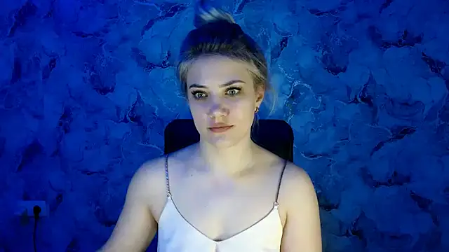 Snapshot of nika_gold1 chatting on February 14, 9:10 pm nika gold1 online show from February 14, 9:10 pm