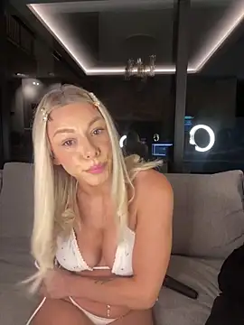 SexOnMyLvL online show from May 6, 8:25 pm