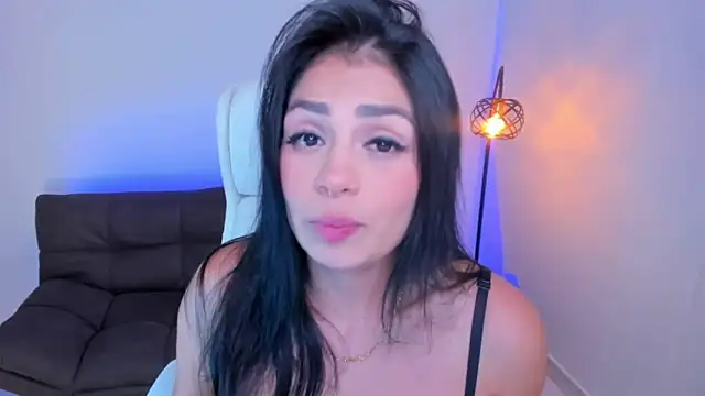 dominique21  online show from December 18, 5:04 am