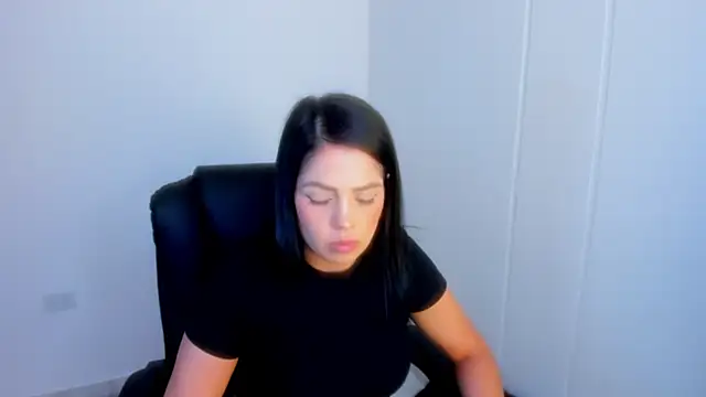 dominique21  online show from February 27, 11:16 pm